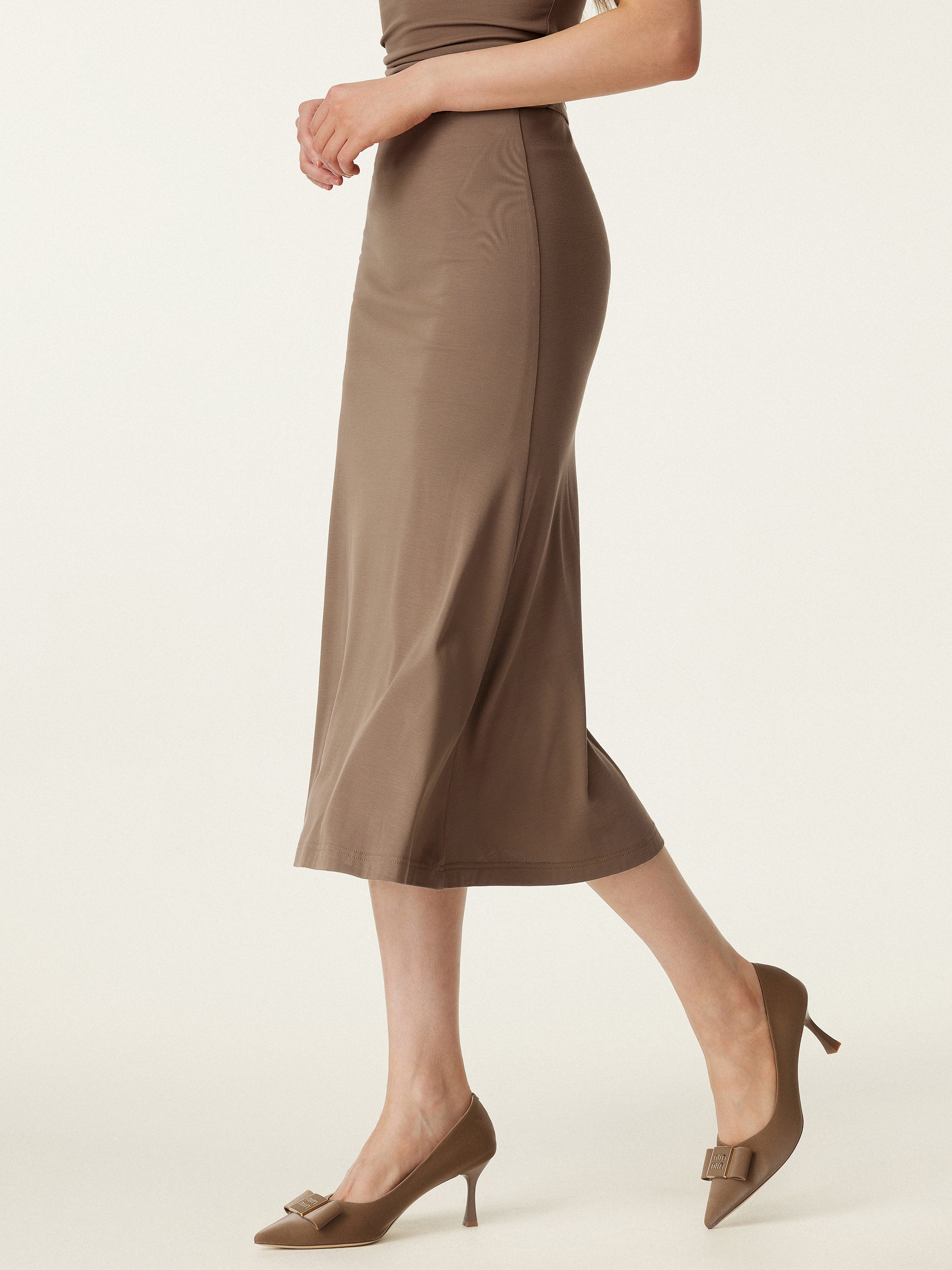 Elevated V-neck Side Ruched Cap Sleeve Bra Tee - Image 9